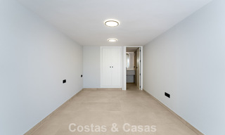 Villa de lujo de una sola planta con vistas al mar en venta cerca de la playa y el campo de golf en Mijas Costa, Costa del Sol 781237 