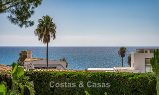 Villa de lujo de una sola planta con vistas al mar en venta cerca de la playa y el campo de golf en Mijas Costa, Costa del Sol 781238 