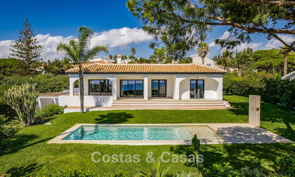 Villa de lujo de una sola planta con vistas al mar en venta cerca de la playa y el campo de golf en Mijas Costa, Costa del Sol 781239