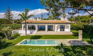 Villa de lujo de una sola planta con vistas al mar en venta cerca de la playa y el campo de golf en Mijas Costa, Costa del Sol 781239 