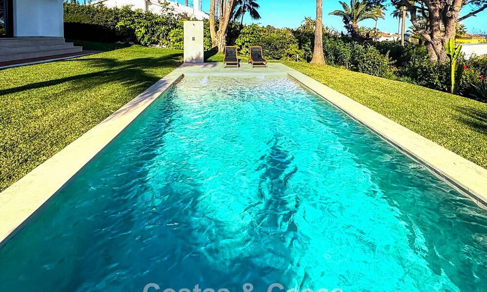 Villa de lujo de una sola planta con vistas al mar en venta cerca de la playa y el campo de golf en Mijas Costa, Costa del Sol 781242