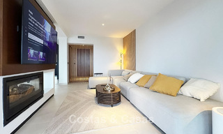 Villa de lujo de una sola planta con vistas al mar en venta cerca de la playa y el campo de golf en Mijas Costa, Costa del Sol 781245 