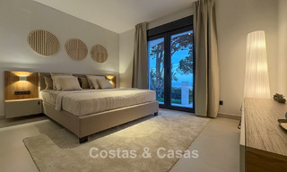 Villa de lujo de una sola planta con vistas al mar en venta cerca de la playa y el campo de golf en Mijas Costa, Costa del Sol 781248 