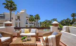 Ático de lujo en venta en primera línea de playa en la Nueva Milla de Oro, entre Marbella y Estepona 781252 