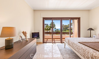 Ático de lujo en venta en primera línea de playa en la Nueva Milla de Oro, entre Marbella y Estepona 781253 