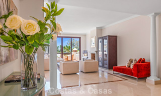 Ático de lujo en venta en primera línea de playa en la Nueva Milla de Oro, entre Marbella y Estepona 781255 