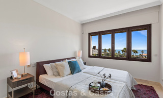 Ático de lujo en venta en primera línea de playa en la Nueva Milla de Oro, entre Marbella y Estepona 781261 