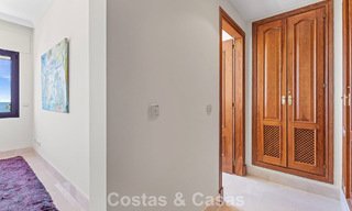 Ático de lujo en venta en primera línea de playa en la Nueva Milla de Oro, entre Marbella y Estepona 781262 