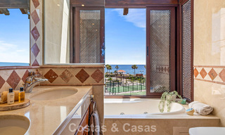 Ático de lujo en venta en primera línea de playa en la Nueva Milla de Oro, entre Marbella y Estepona 781263 
