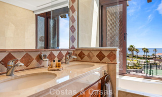 Ático de lujo en venta en primera línea de playa en la Nueva Milla de Oro, entre Marbella y Estepona 781264 