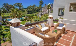 Ático de lujo en venta en primera línea de playa en la Nueva Milla de Oro, entre Marbella y Estepona 781265 
