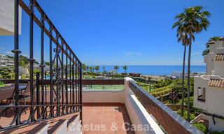 Ático de lujo en venta en primera línea de playa en la Nueva Milla de Oro, entre Marbella y Estepona 781266 