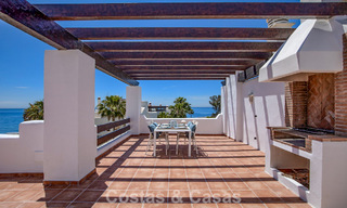 Ático de lujo en venta en primera línea de playa en la Nueva Milla de Oro, entre Marbella y Estepona 781274 