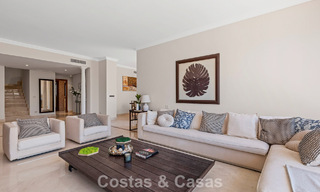 Ático de lujo en venta en primera línea de playa en la Nueva Milla de Oro, entre Marbella y Estepona 781284 