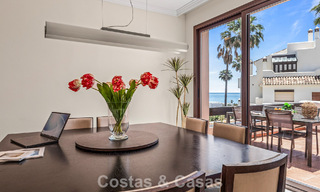 Ático de lujo en venta en primera línea de playa en la Nueva Milla de Oro, entre Marbella y Estepona 781289 