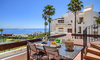 Ático de lujo en venta en primera línea de playa en la Nueva Milla de Oro, entre Marbella y Estepona 781290 