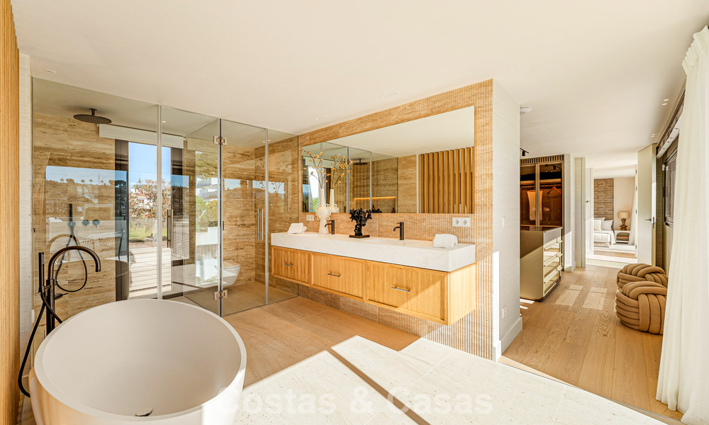 Espectacular villa de lujo en venta en una codiciada urbanización en Nueva Andalucía, Marbella 781303