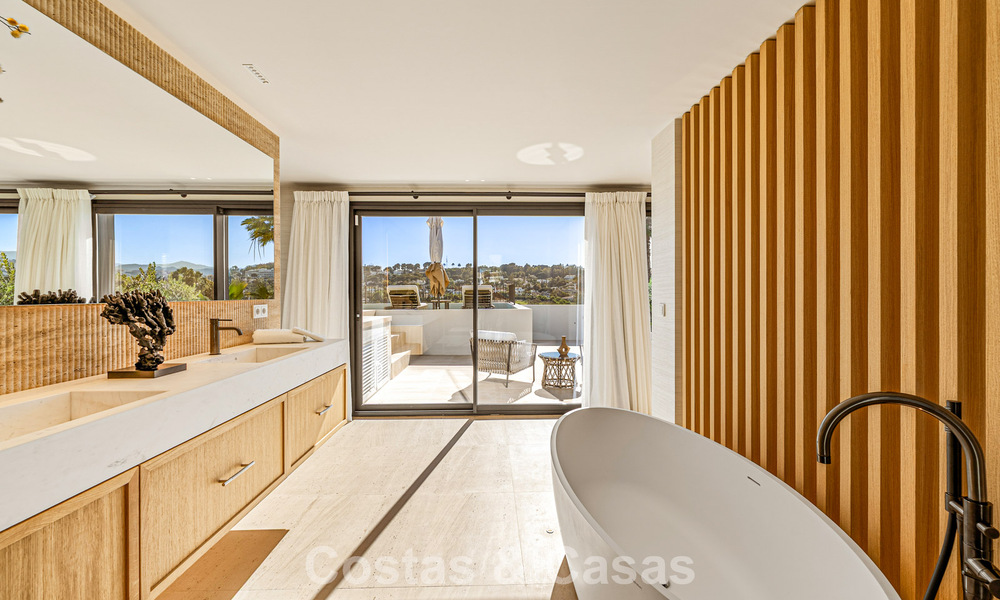 Espectacular villa de lujo en venta en una codiciada urbanización en Nueva Andalucía, Marbella 781306