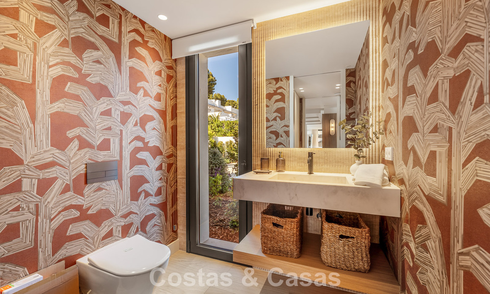 Espectacular villa de lujo en venta en una codiciada urbanización en Nueva Andalucía, Marbella 781312