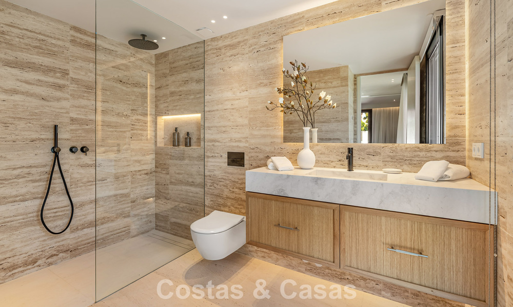 Espectacular villa de lujo en venta en una codiciada urbanización en Nueva Andalucía, Marbella 781314