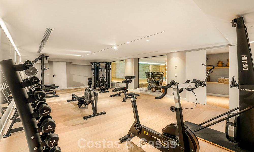 Espectacular villa de lujo en venta en una codiciada urbanización en Nueva Andalucía, Marbella 781331