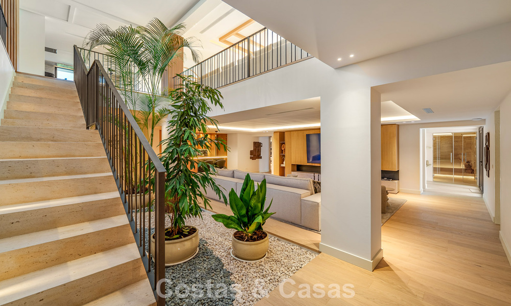Espectacular villa de lujo en venta en una codiciada urbanización en Nueva Andalucía, Marbella 781341