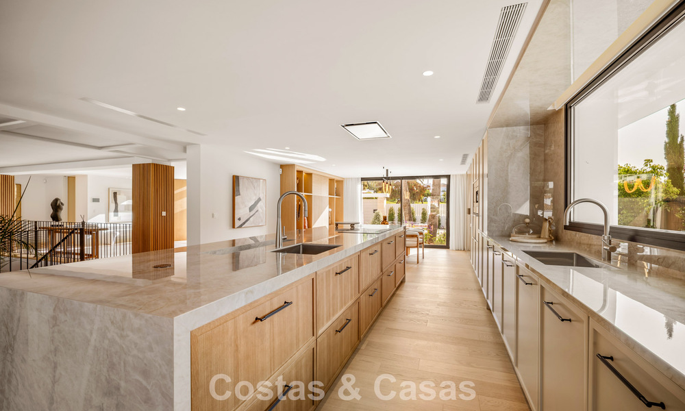 Espectacular villa de lujo en venta en una codiciada urbanización en Nueva Andalucía, Marbella 781350