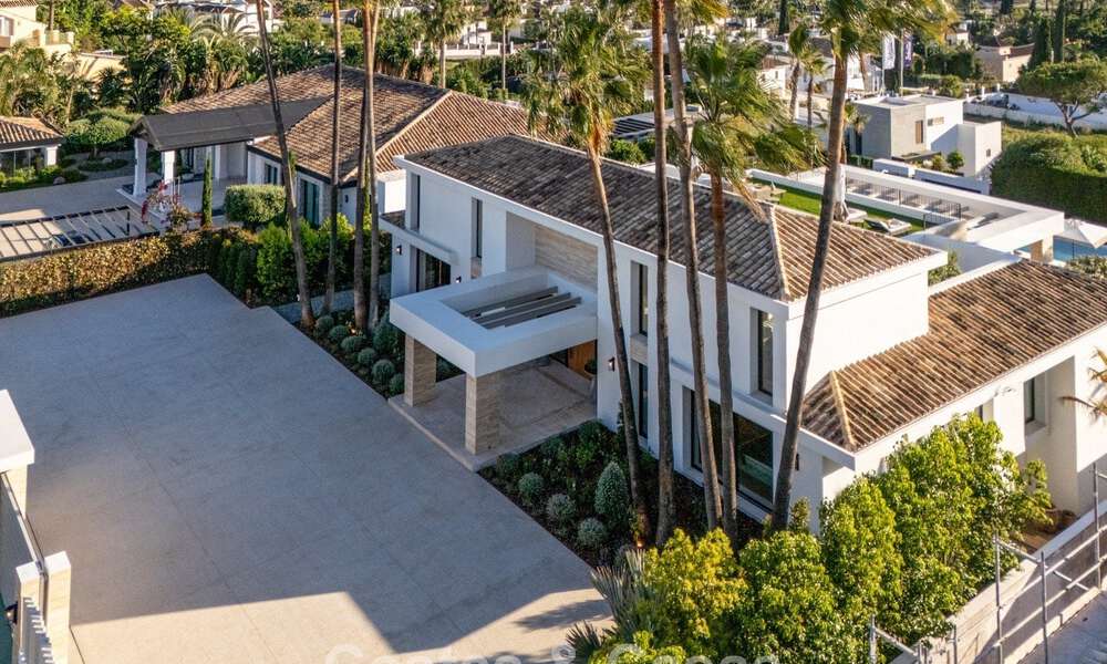 Espectacular villa de lujo en venta en una codiciada urbanización en Nueva Andalucía, Marbella 781358