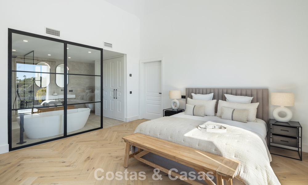 Villa de lujo lista para entrar a vivir con arquitectura española contemporánea y vistas al mar en venta en Marbella - Benahavís 781368