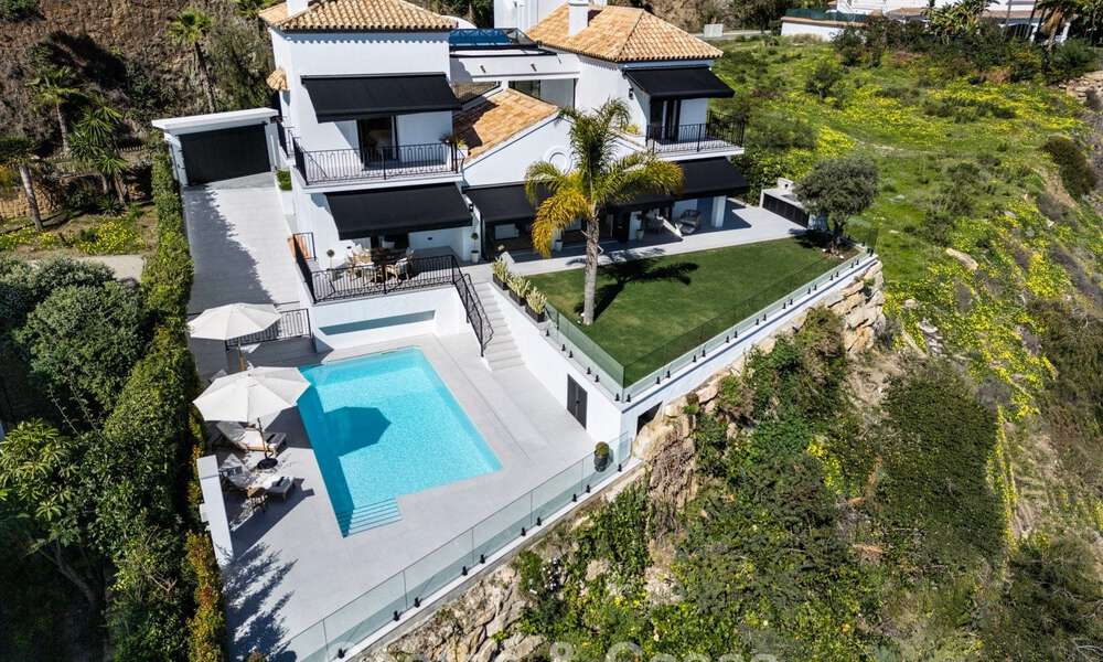 Villa de lujo lista para entrar a vivir con arquitectura española contemporánea y vistas al mar en venta en Marbella - Benahavís 781374