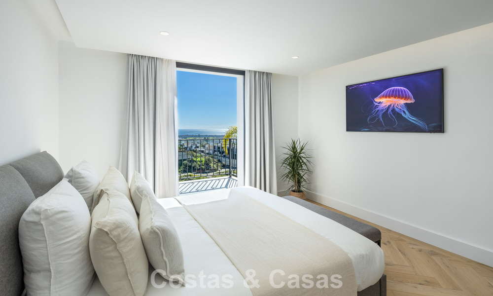 Villa de lujo lista para entrar a vivir con arquitectura española contemporánea y vistas al mar en venta en Marbella - Benahavís 781375