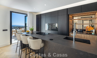 Villa de lujo lista para entrar a vivir con arquitectura española contemporánea y vistas al mar en venta en Marbella - Benahavís 781376 