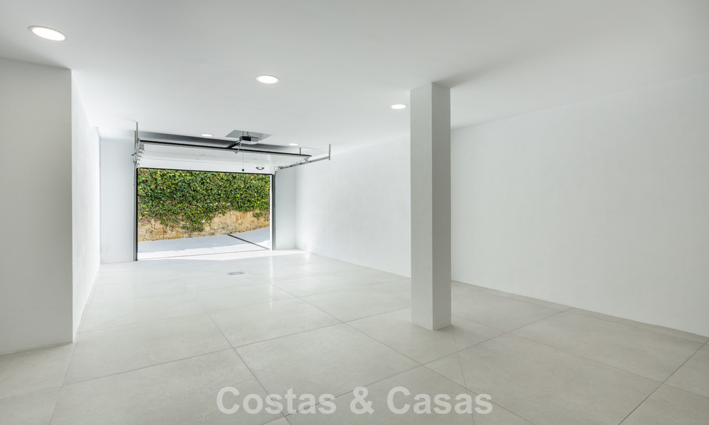 Villa de lujo lista para entrar a vivir con arquitectura española contemporánea y vistas al mar en venta en Marbella - Benahavís 781378