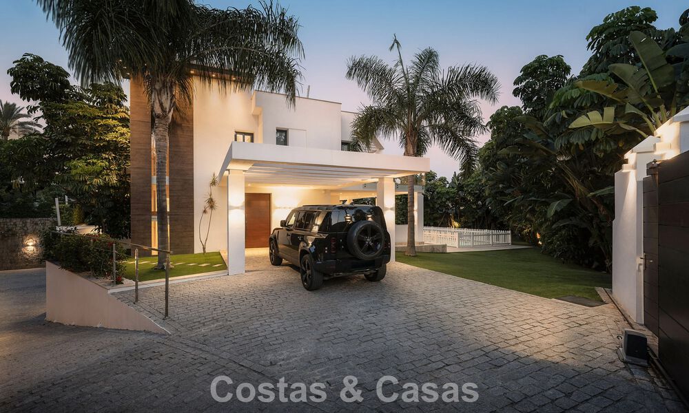Villa familiar modernista en venta en una codiciada comunidad en La Quinta, Marbella - Benahavís 781408