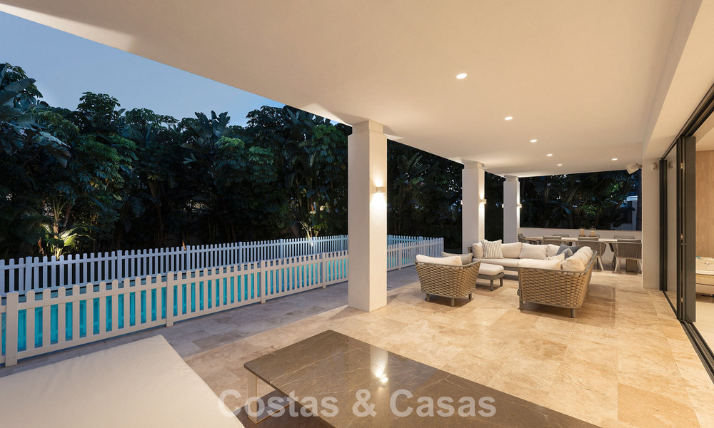 Villa familiar modernista en venta en una codiciada comunidad en La Quinta, Marbella - Benahavís 781409