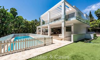 Villa familiar modernista en venta en una codiciada comunidad en La Quinta, Marbella - Benahavís 781411 