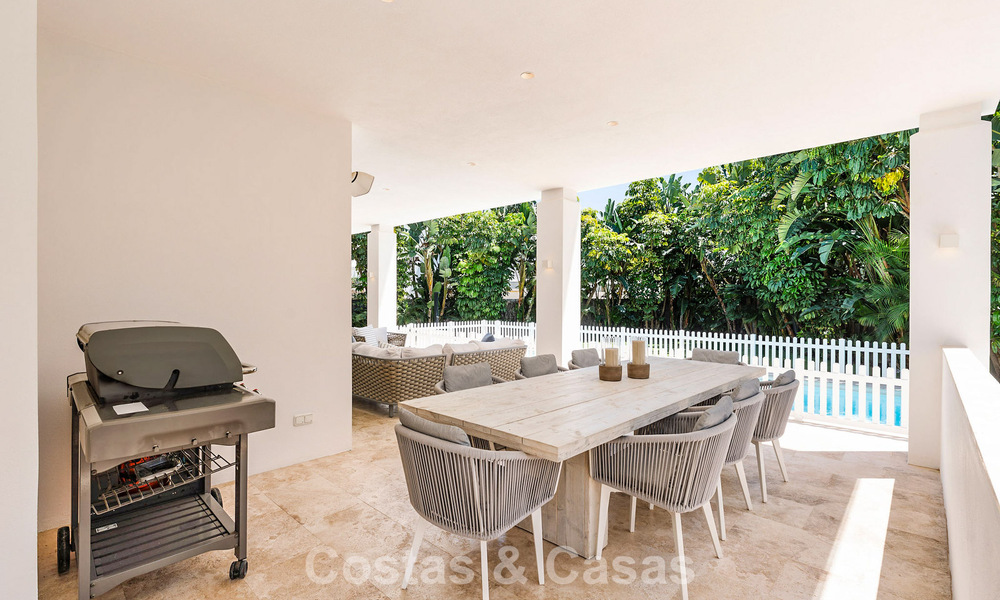 Villa familiar modernista en venta en una codiciada comunidad en La Quinta, Marbella - Benahavís 781413