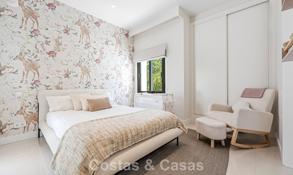 Villa familiar modernista en venta en una codiciada comunidad en La Quinta, Marbella - Benahavís 781419