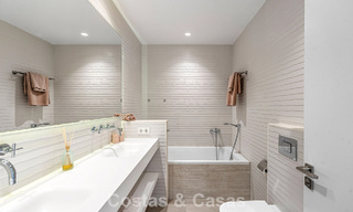 Villa familiar modernista en venta en una codiciada comunidad en La Quinta, Marbella - Benahavís 781422 