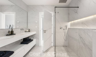 Villa familiar modernista en venta en una codiciada comunidad en La Quinta, Marbella - Benahavís 781429 