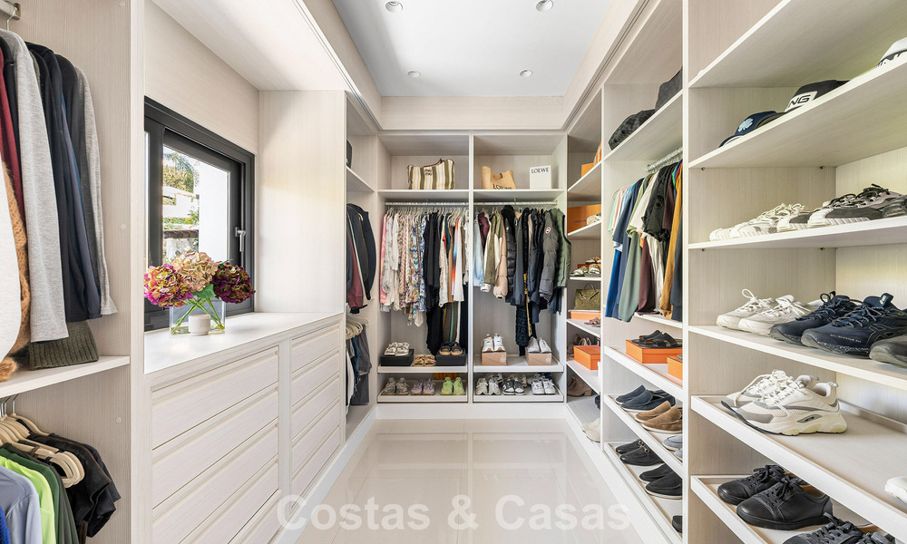 Villa familiar modernista en venta en una codiciada comunidad en La Quinta, Marbella - Benahavís 781430