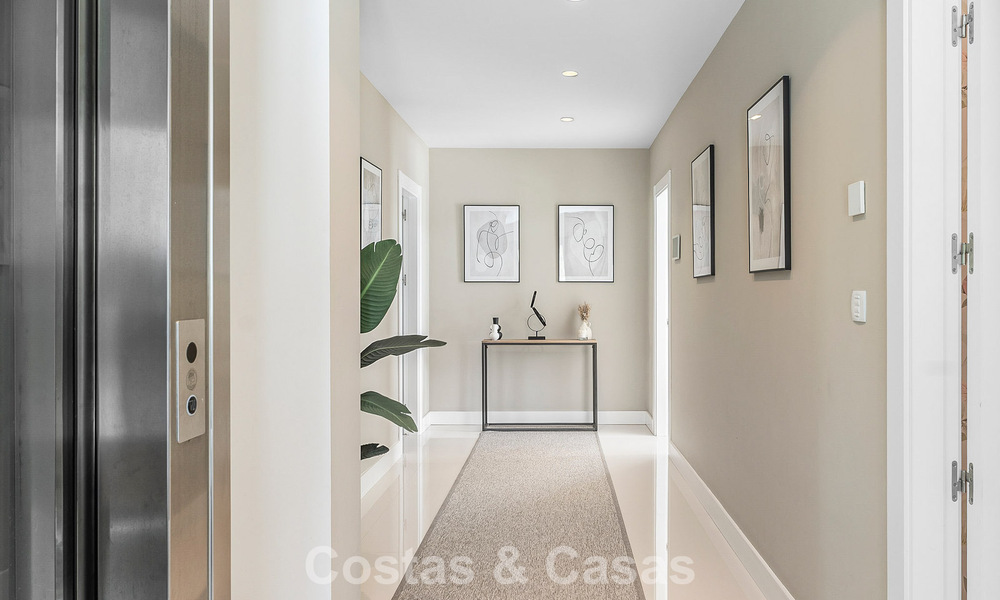 Villa familiar modernista en venta en una codiciada comunidad en La Quinta, Marbella - Benahavís 781431