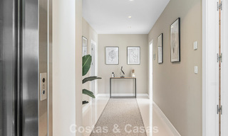 Villa familiar modernista en venta en una codiciada comunidad en La Quinta, Marbella - Benahavís 781431 