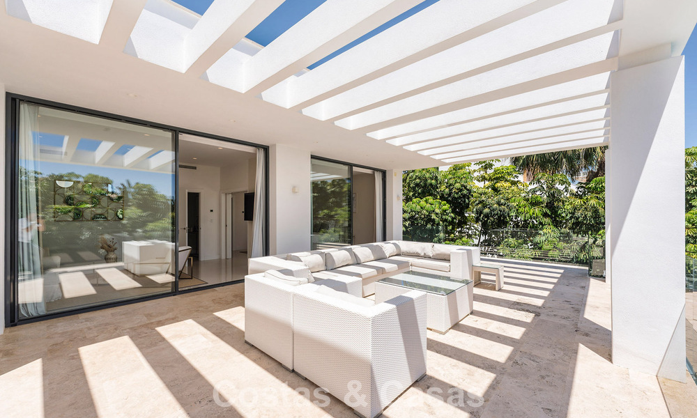 Villa familiar modernista en venta en una codiciada comunidad en La Quinta, Marbella - Benahavís 781432