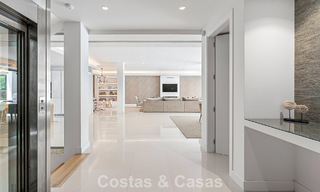 Villa familiar modernista en venta en una codiciada comunidad en La Quinta, Marbella - Benahavís 781447 