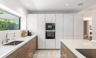 Villa familiar modernista en venta en una codiciada comunidad en La Quinta, Marbella - Benahavís 781448 