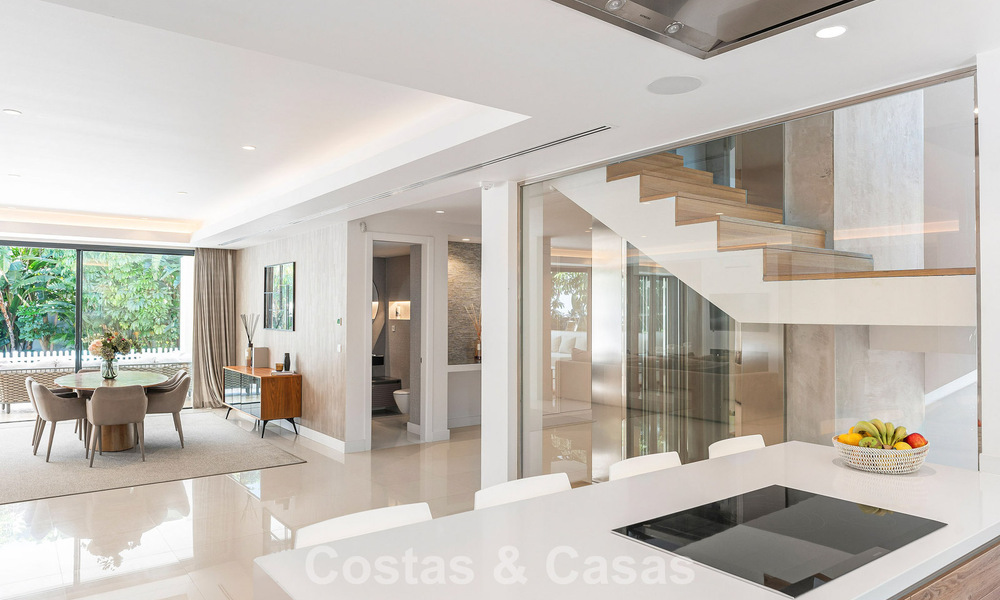 Villa familiar modernista en venta en una codiciada comunidad en La Quinta, Marbella - Benahavís 781449