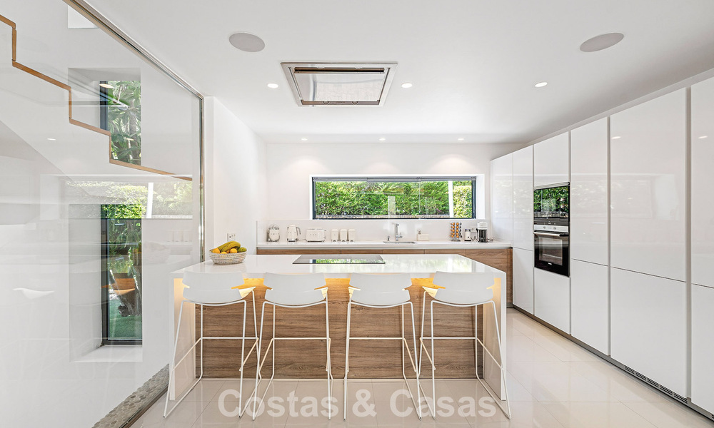 Villa familiar modernista en venta en una codiciada comunidad en La Quinta, Marbella - Benahavís 781450