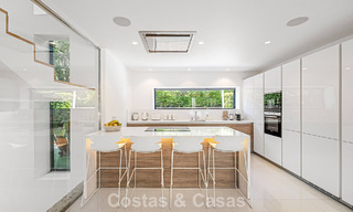 Villa familiar modernista en venta en una codiciada comunidad en La Quinta, Marbella - Benahavís 781450 