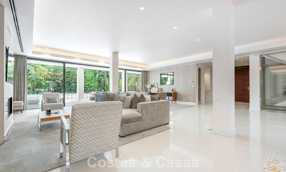 Villa familiar modernista en venta en una codiciada comunidad en La Quinta, Marbella - Benahavís 781452